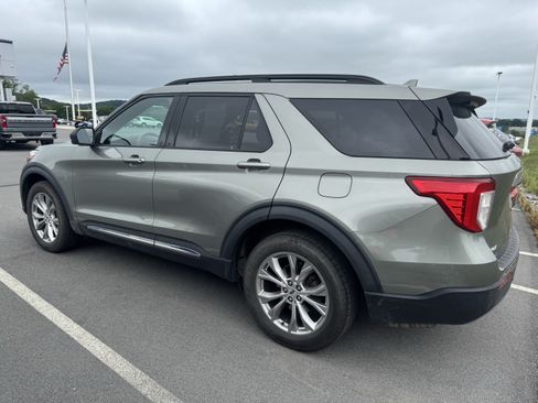 Used 2020 Ford Explorer XLT w/ Equipment Group 202A AWD/4WD image 3