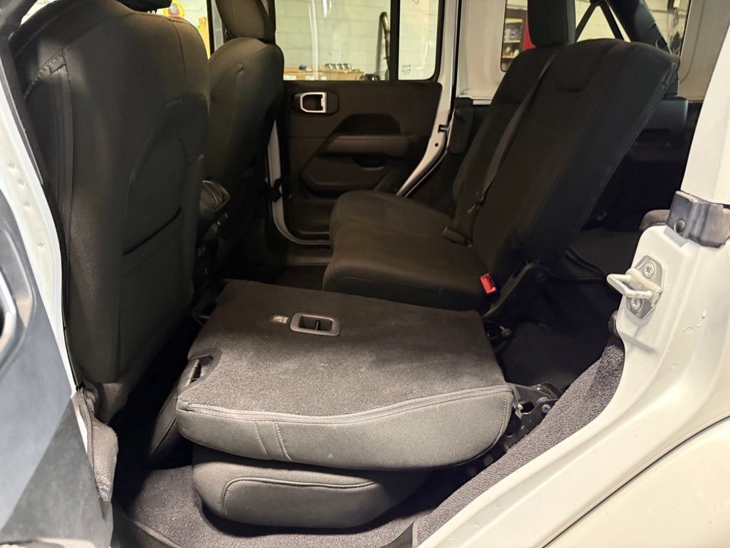 Used 2019 Jeep Wrangler Unlimited Sahara w/ Uconnect 4C Nav & Sound Group AWD/4WD image 26