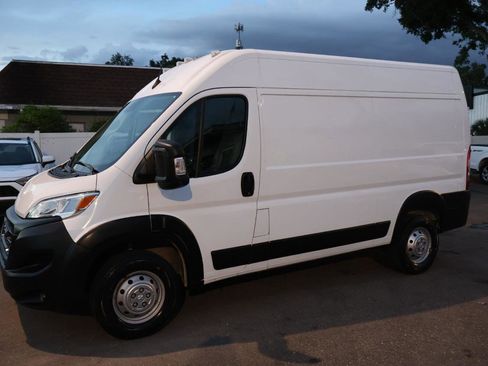 Used 2023 RAM ProMaster 2500 w/ Driver Convenience Group FWD image 9