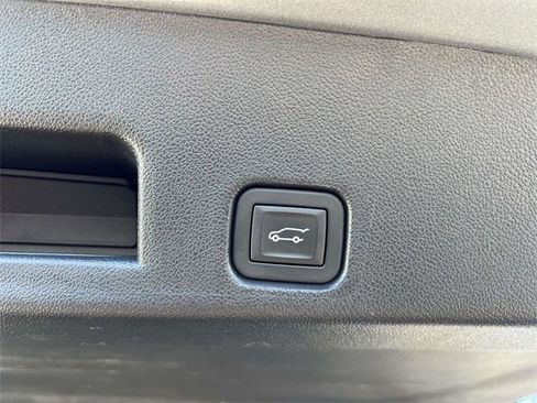 Certified 2025 Chevrolet Traverse LT image 8