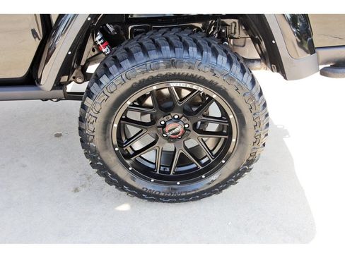 Used 2022 Jeep Gladiator Rubicon w/ Trailer Tow Package AWD/4WD image 7