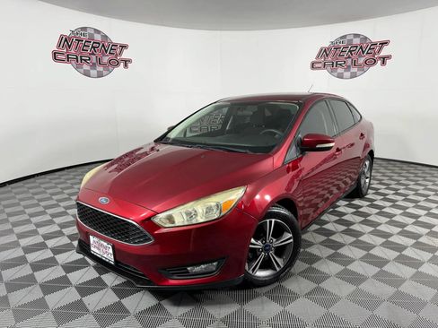 Used 2017 Ford Focus SE FWD image 1