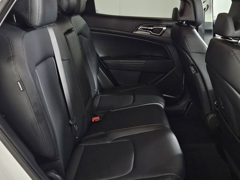Used 2025 Kia Sportage EX image 25