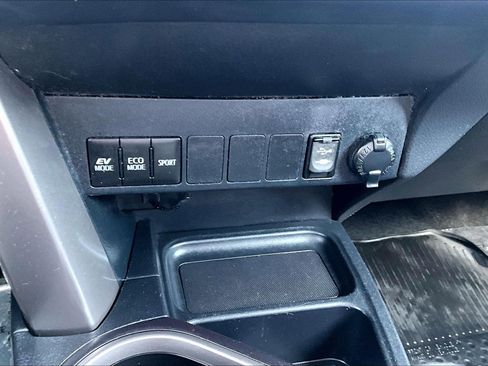 Used 2017 Toyota RAV4 XLE image 31