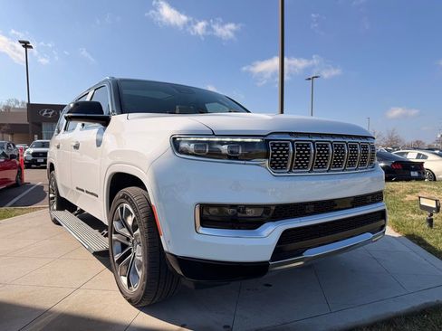 Used 2023 Jeep Grand Wagoneer Series III w/ Rear Seat Video Group 1 image 11