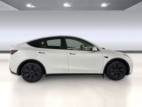 Used 2024 Tesla Model Y Long Range image 8