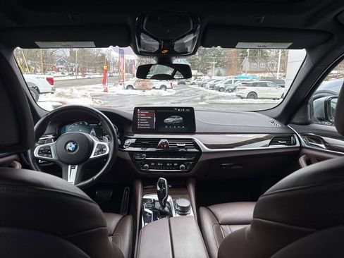 Used 2023 BMW M550i xDrive image 21
