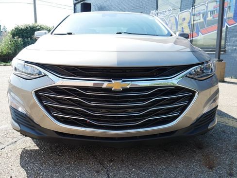 Used 2024 Chevrolet Malibu LT FWD image 2