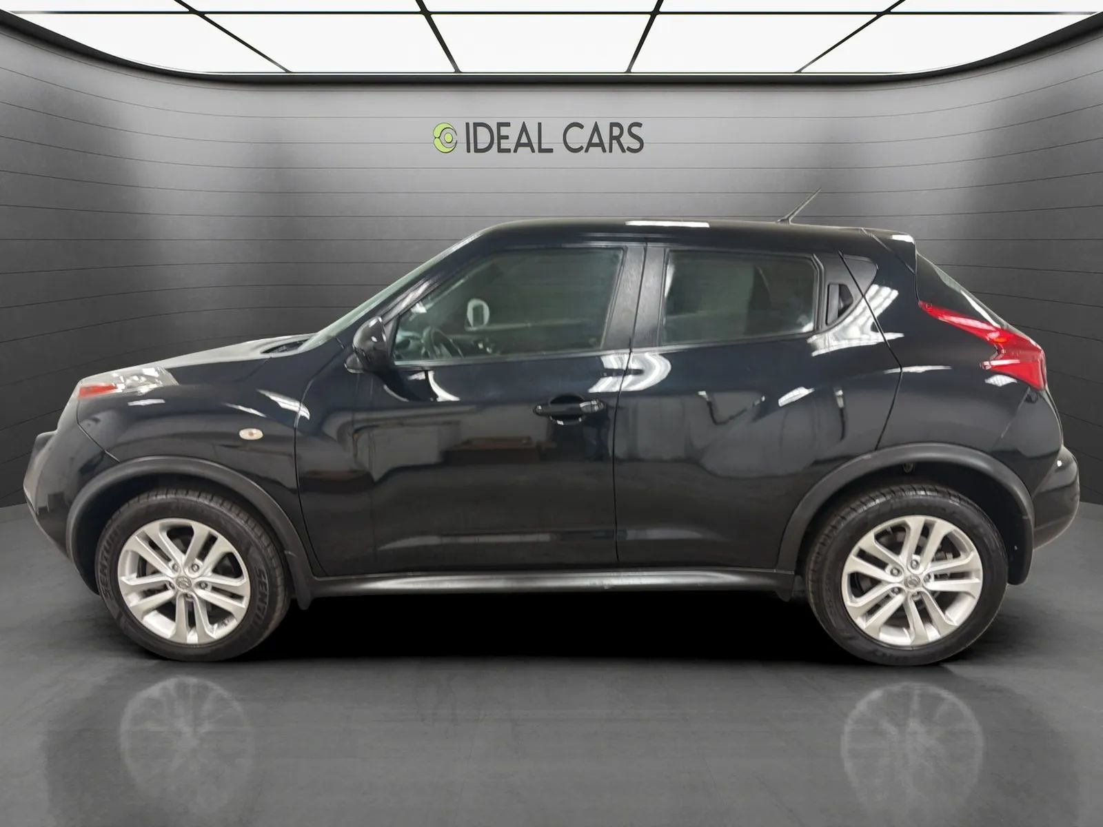 Used 2013 Nissan Juke S FWD image 2