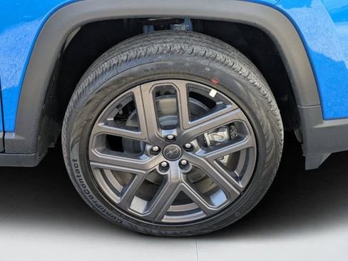 New 2026 Jeep Compass Latitude w/ Sun and Sound Group AWD/4WD image 9