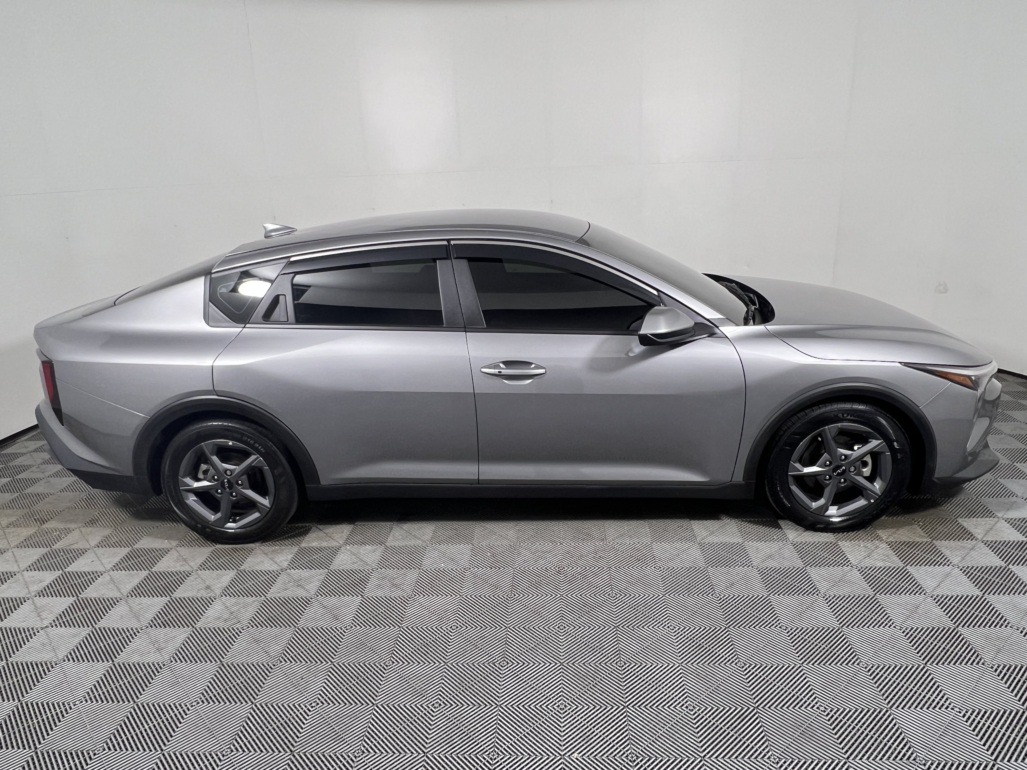 Used 2025 Kia K4 FWD image 6