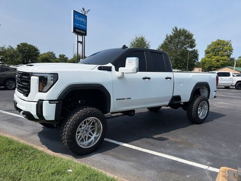 Used 2026 GMC Sierra 2500 Pro AWD/4WD image 1
