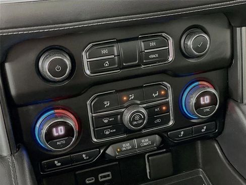 Used 2021 Chevrolet Tahoe LT w/ LT Signature Package image 19