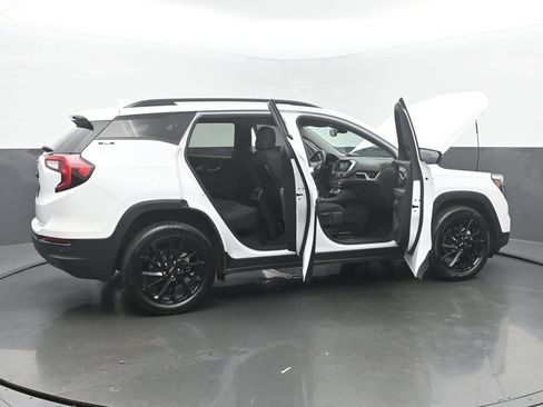 Used 2024 GMC Terrain SLE w/ Driver Convenience Package FWD image 54