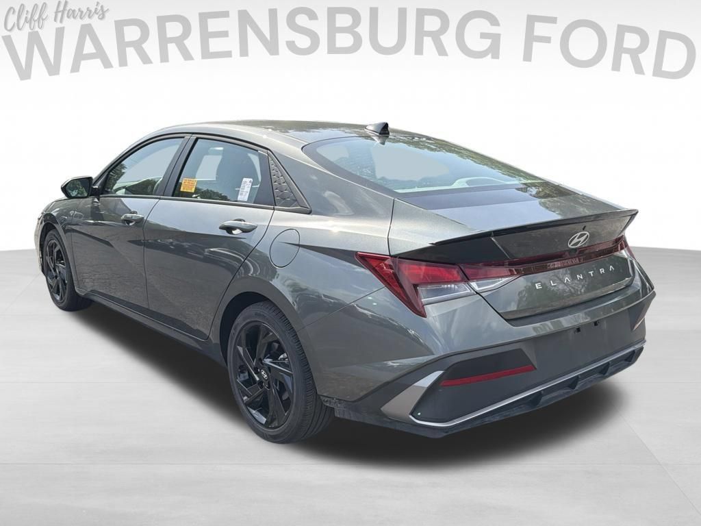 Used 2026 Hyundai Elantra Sport FWD image 5
