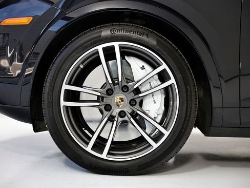 Certified 2022 Porsche Cayenne Turbo AWD/4WD image 13