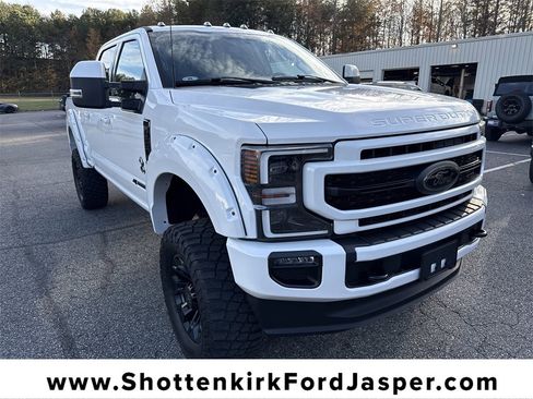 Used 2022 Ford F250 Lariat w/ Black Appearance Package image 4