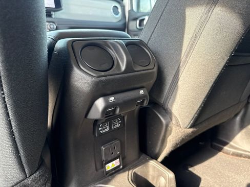 Used 2025 Jeep Wrangler Unlimited Sahara AWD/4WD image 23
