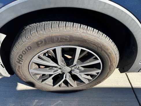 Used 2019 Volkswagen Tiguan SE w/ Panoramic Sunroof Package image 8