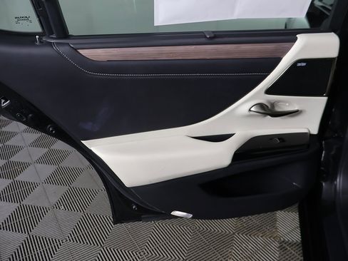 Used 2023 Lexus ES 350 w/ Ultra Luxury Package image 29