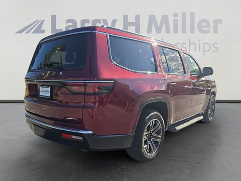 Used 2022 Jeep Wagoneer Series III w/ Flexible Seating Group AWD/4WD image 5