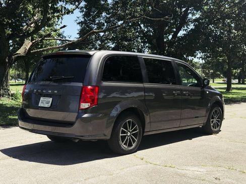 Used 2018 Dodge Grand Caravan SE FWD image 4