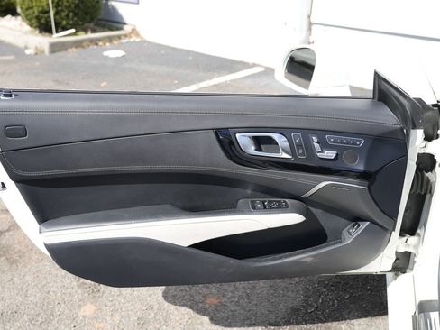 Used 2015 Mercedes-Benz SL 550 w/ White Arrow Edition image 24