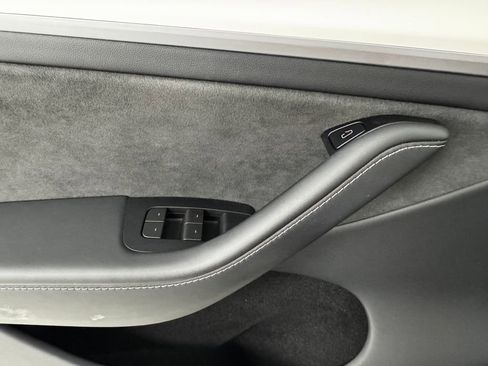 Used 2024 Tesla Model Y Long Range image 26