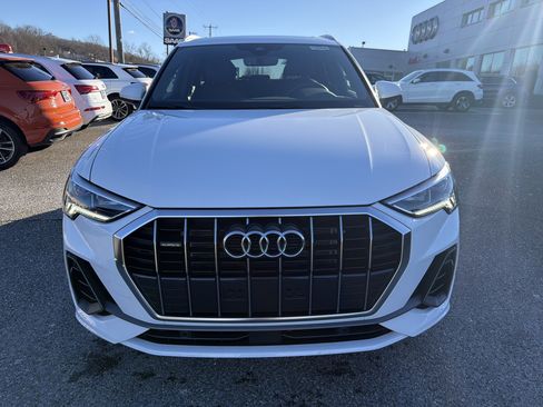 Certified 2025 Audi Q3 2.0T Premium w/ Convenience Package image 2