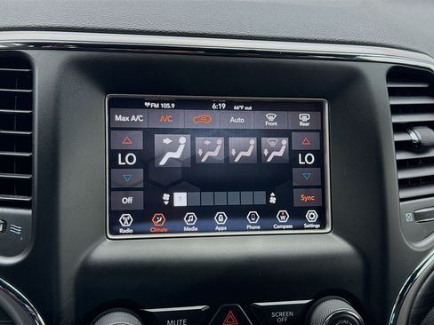 Used 2019 Jeep Grand Cherokee Laredo RWD image 12