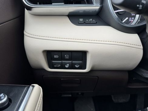 Certified 2022 Toyota Highlander Platinum image 36