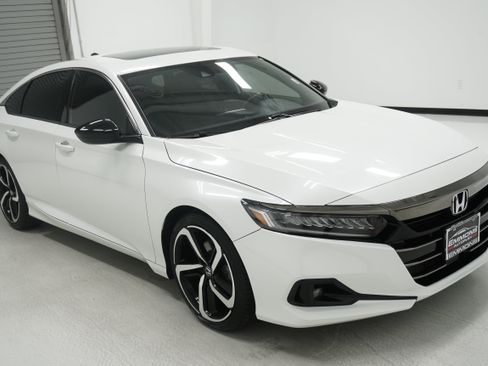Used 2021 Honda Accord Sport image 3