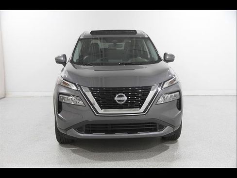 Used 2023 Nissan Rogue SL AWD/4WD image 2