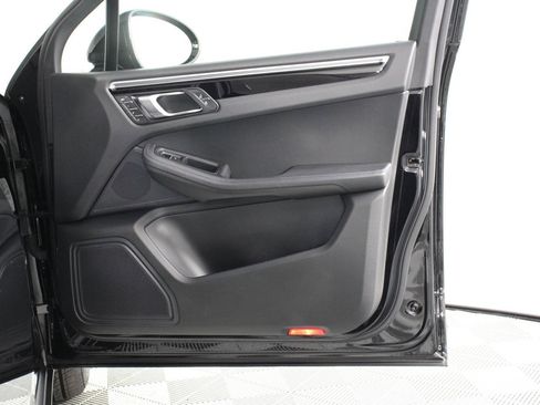 Certified 2023 Porsche Macan AWD/4WD image 23