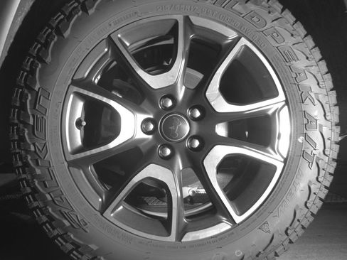 Used 2025 Jeep Compass Trailhawk image 14