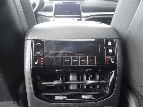 Used 2024 Jeep Grand Cherokee L Limited w/ Luxury Tech Group II AWD/4WD image 20