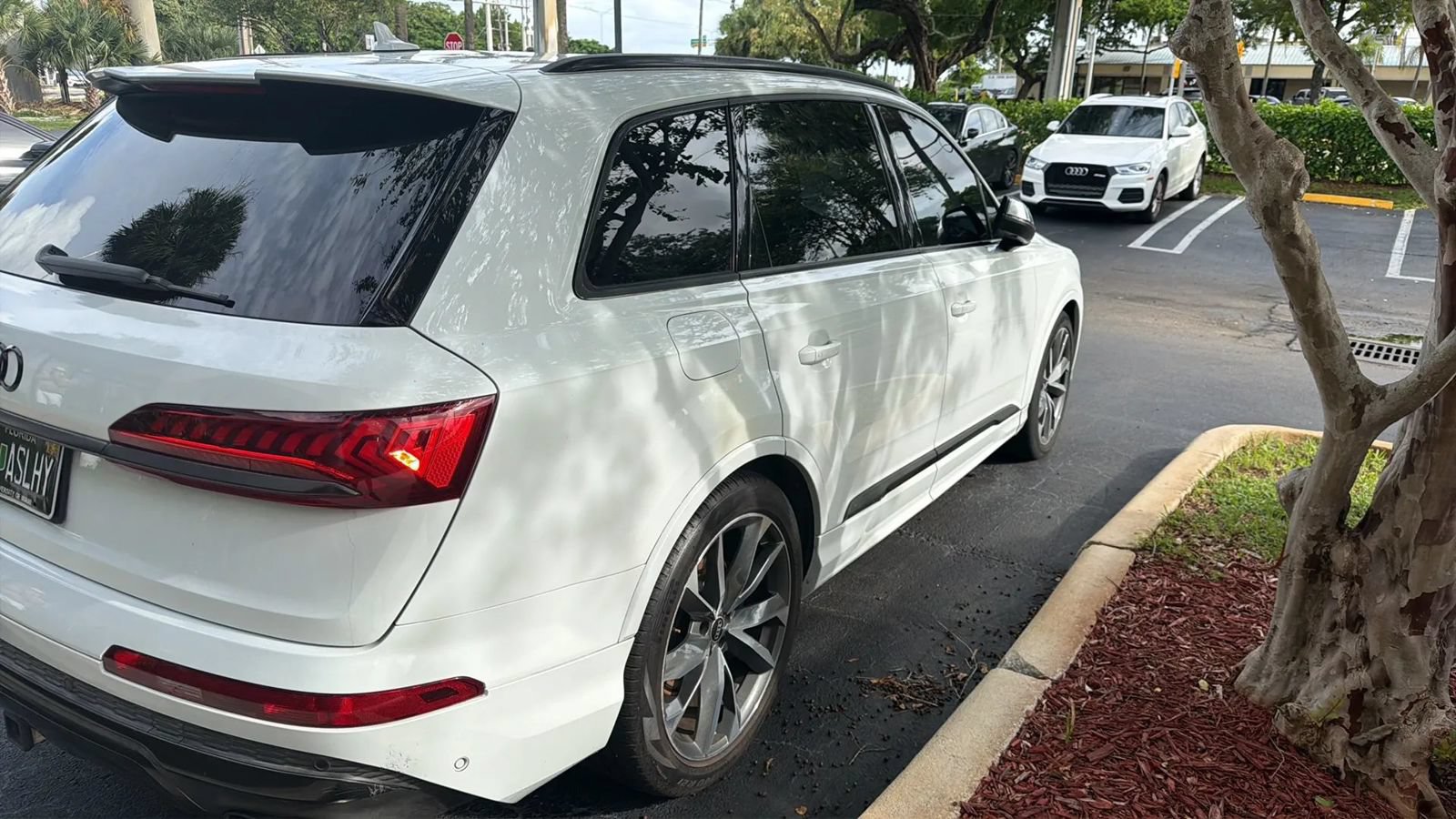 Used 2021 Audi SQ7 Premium Plus w/ Driver Assistance Package AWD/4WD image 4