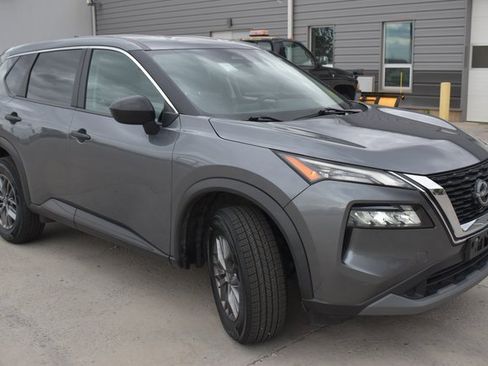 Used 2023 Nissan Rogue S image 3