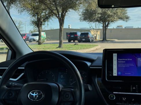 Used 2025 Toyota Corolla LE image 34