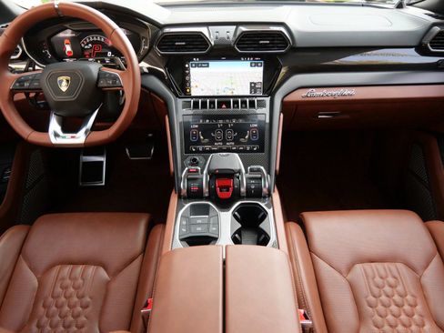 Used 2023 Lamborghini Urus S image 7