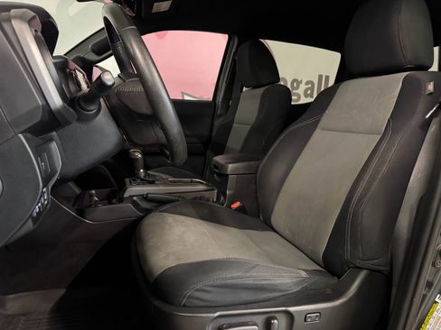 Used 2021 Toyota Tacoma TRD Off-Road image 18