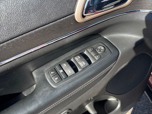 Used 2017 Jeep Grand Cherokee Limited AWD/4WD image 12