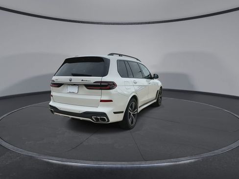 Used 2023 BMW X7 M60i AWD/4WD image 8
