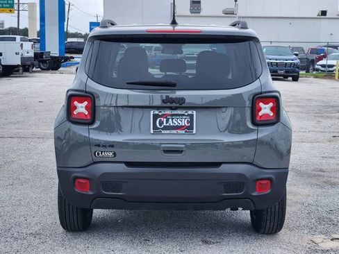 Used 2023 Jeep Renegade Latitude AWD/4WD image 6