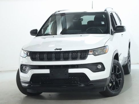 Used 2023 Jeep Compass Altitude image 3
