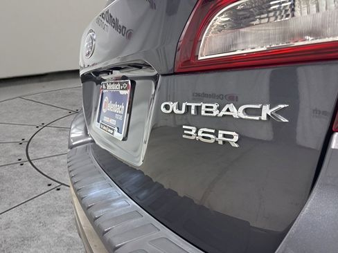 Used 2019 Subaru Outback 3.6R Limited w/ Popular Package #2 image 18