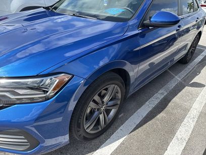 Used 2023 Volkswagen Jetta SE w/ Panoramic Sunroof Package