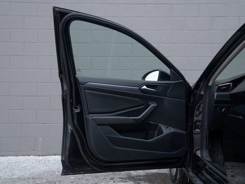 Certified 2024 Volkswagen Jetta SE w/ Panoramic Sunroof Package image 15