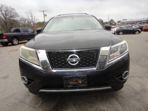 Used 2013 Nissan Pathfinder Platinum image 2