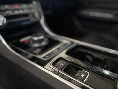 Used 2017 Jaguar XF Premium image 36